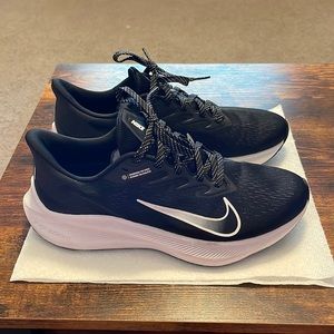 Nike Womens Zoom sneakers